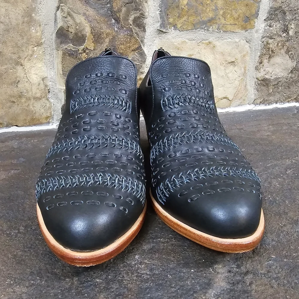 NEW ELF 9.5 Leather Woven Ankle Boots Booties